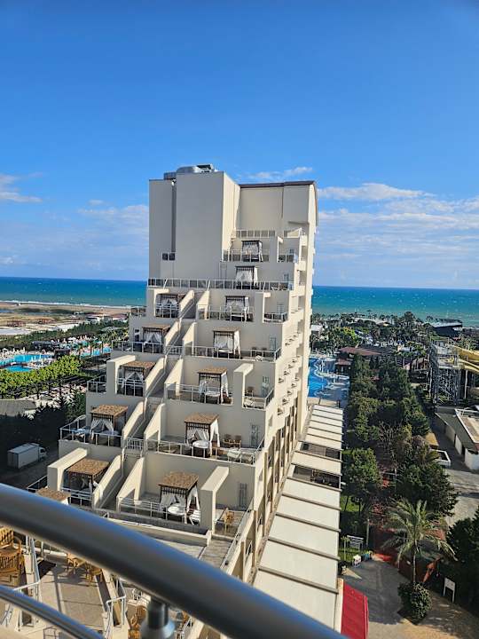 Zimmer Saturn Palace Resort Hotel