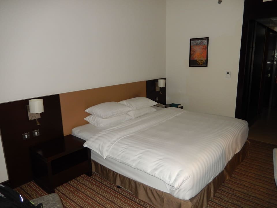 Ordentliches Bett und gute Kissen Hotel Safir Doha