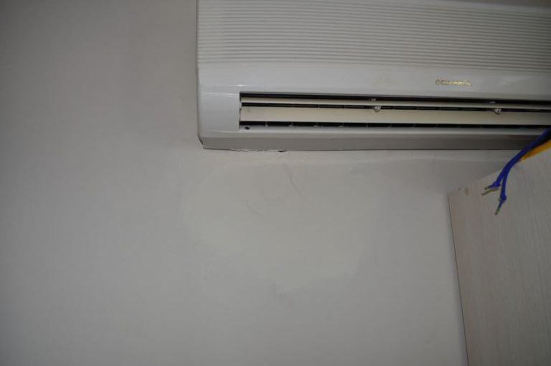 Feuchte Wand Club Hotel Anjeliq