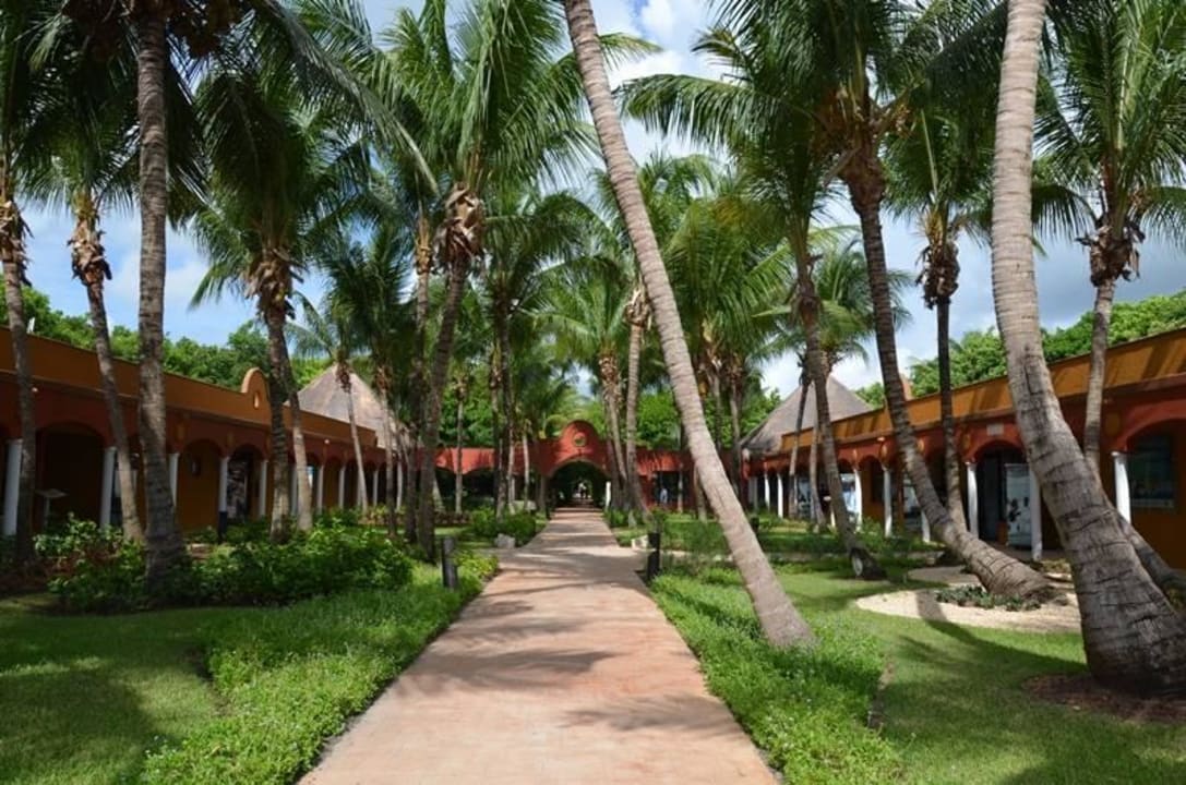 Ladenzeile Catalonia Playa Maroma