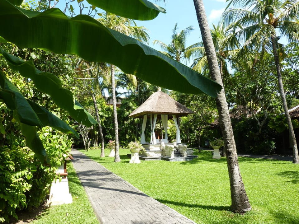 Blick zum Hochzeitspavillion Puri Santrian