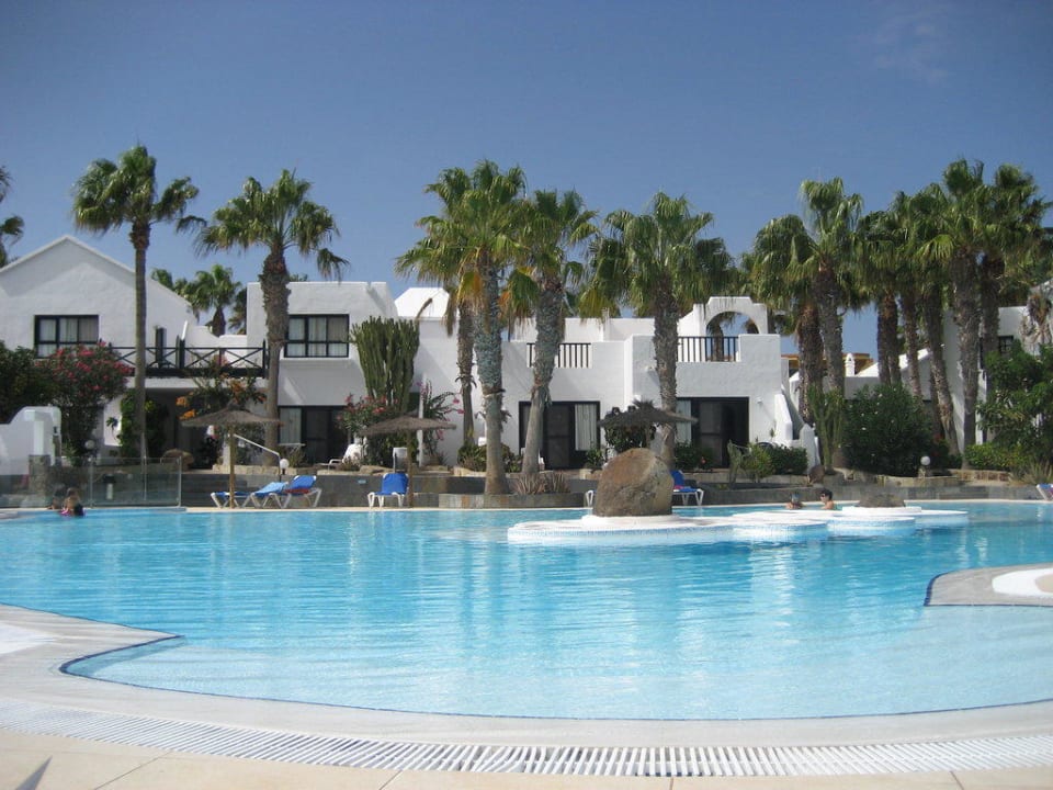 Pool Bahia Calma Beach