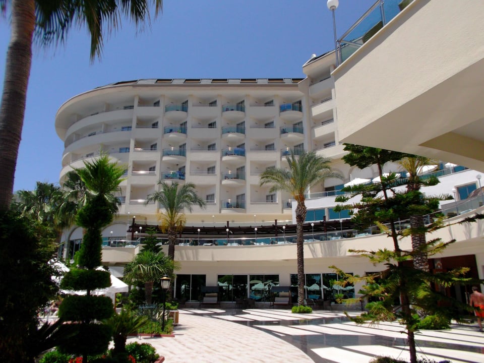 Hotel vom Pool fotogarfiert Saphir Resort & Spa