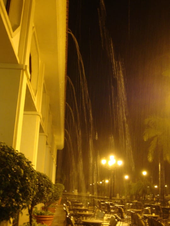 Regen wie aus Eimern Hotel Riu Palace Riviera Maya