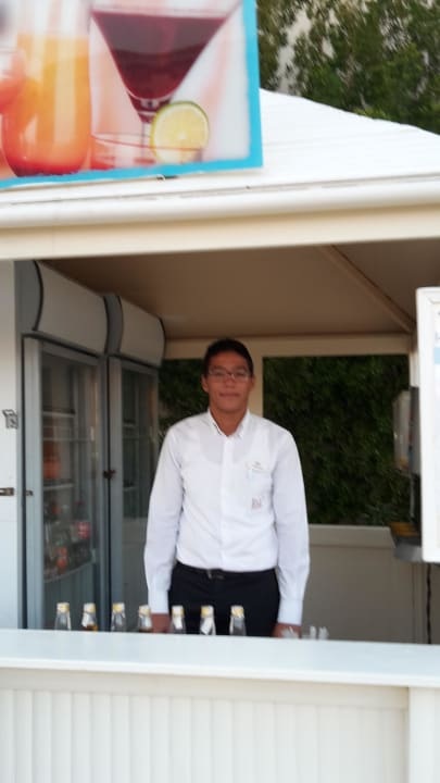 Mohammed sehr freundlich und er lacht immer JAZ Aquamarine Resort