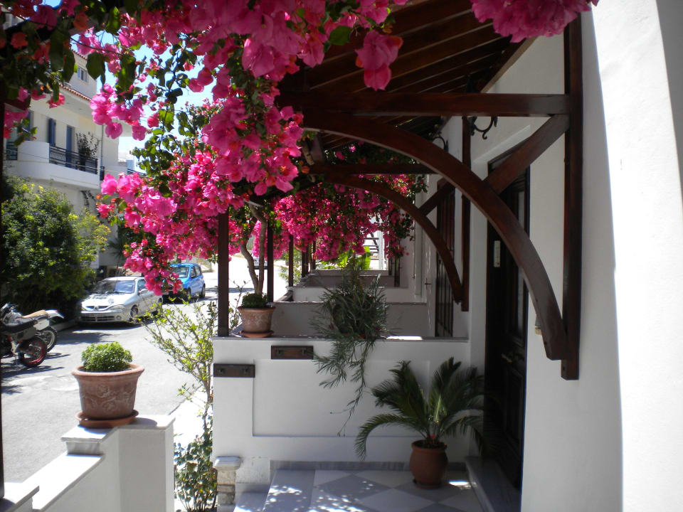 Entrance Hotel Angeliki
