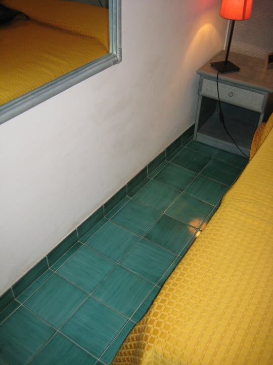 Laufweg um das Bett Hotel & Resort Le Axidie, BW Signature Collection