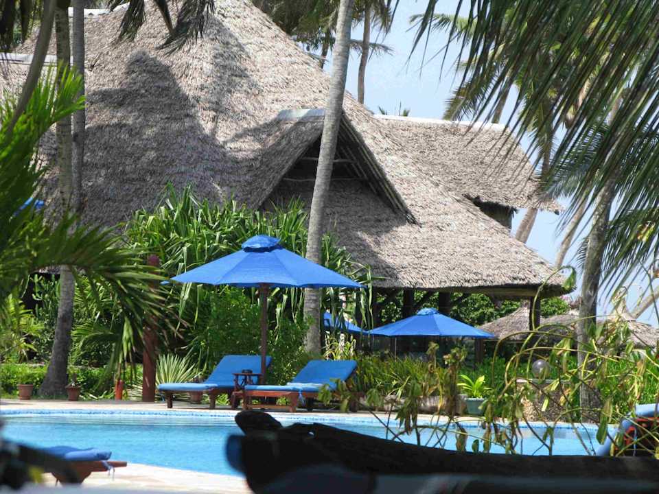 Blick vom Pool zum Maridadi - Restaurant Salama Beach Resort