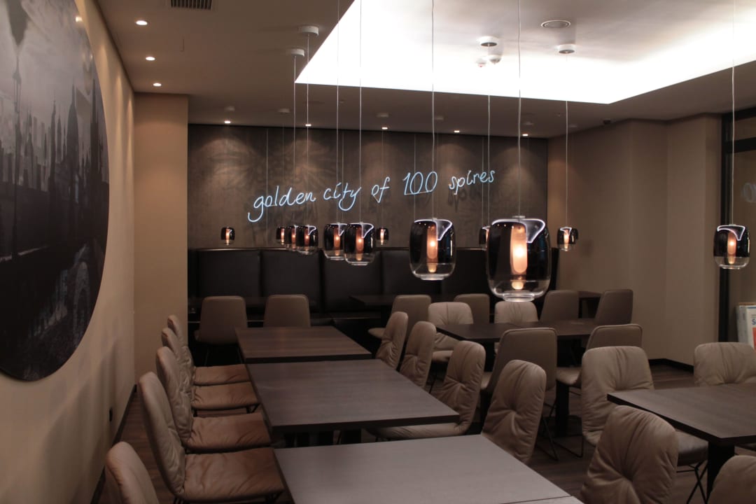 Lobby Motel One Prague-Florentinum