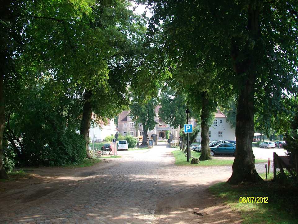 Strasse zum Wasserschloss BIO Hotel Gutshof Insel Usedom
