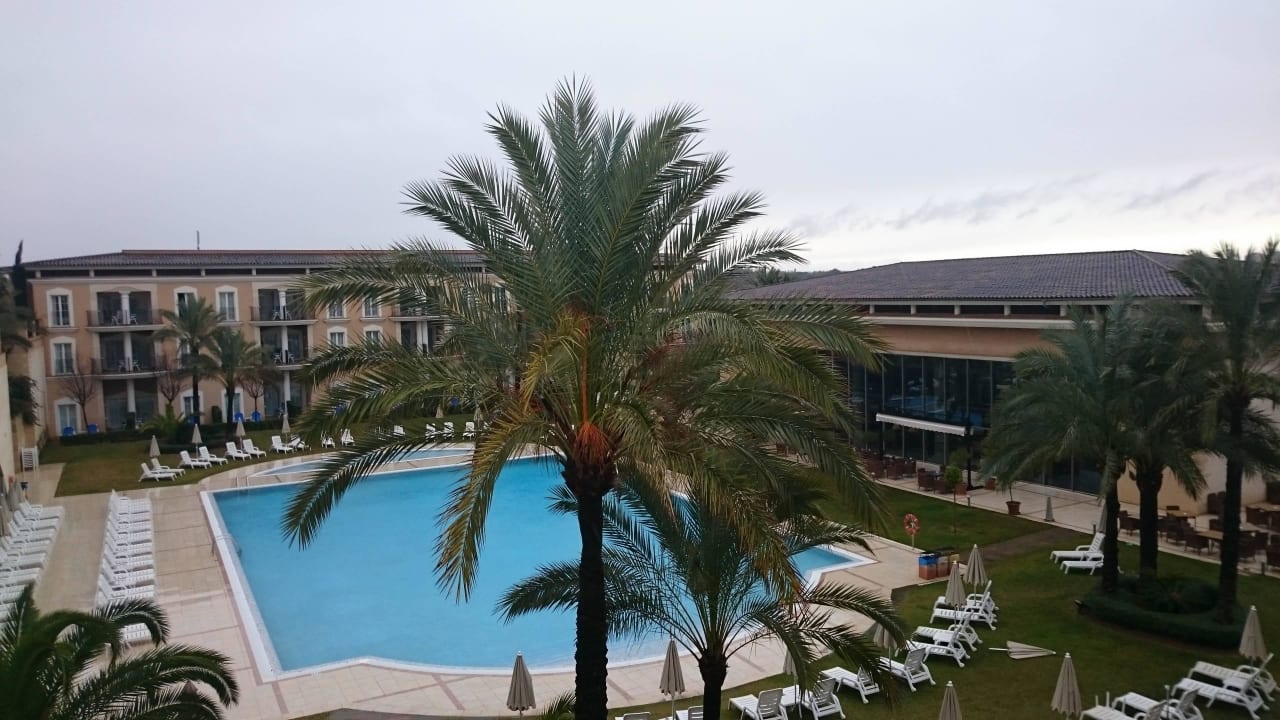 Ausblick zum Pool Grupotel Playa de Palma Suites & Spa