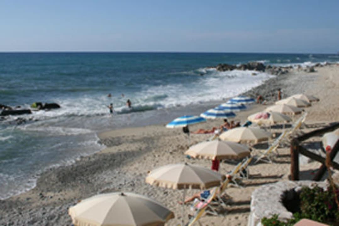 Strand mit Schirmen Villaggio Residence Cala di Volpe