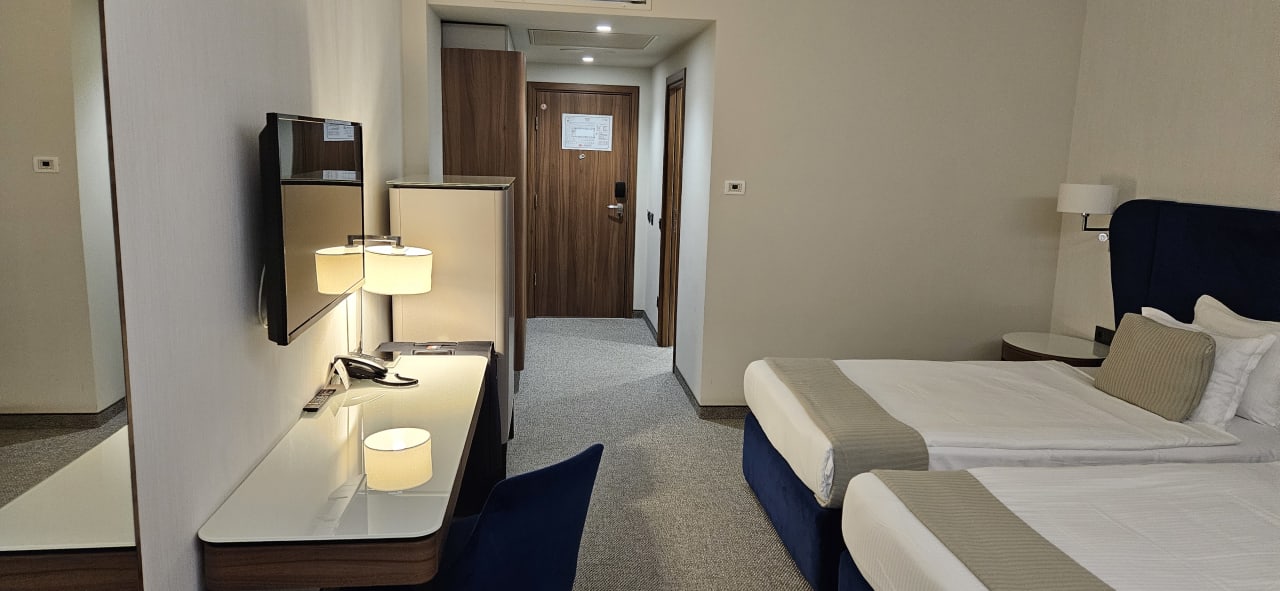 Zimmer Astor Garden Hotel