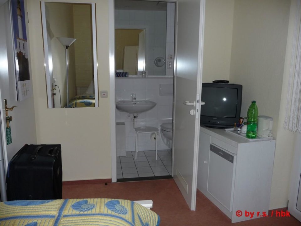 Blick durchs Einzelzimmer, Richtung Bad Hotel Ludwigsburg