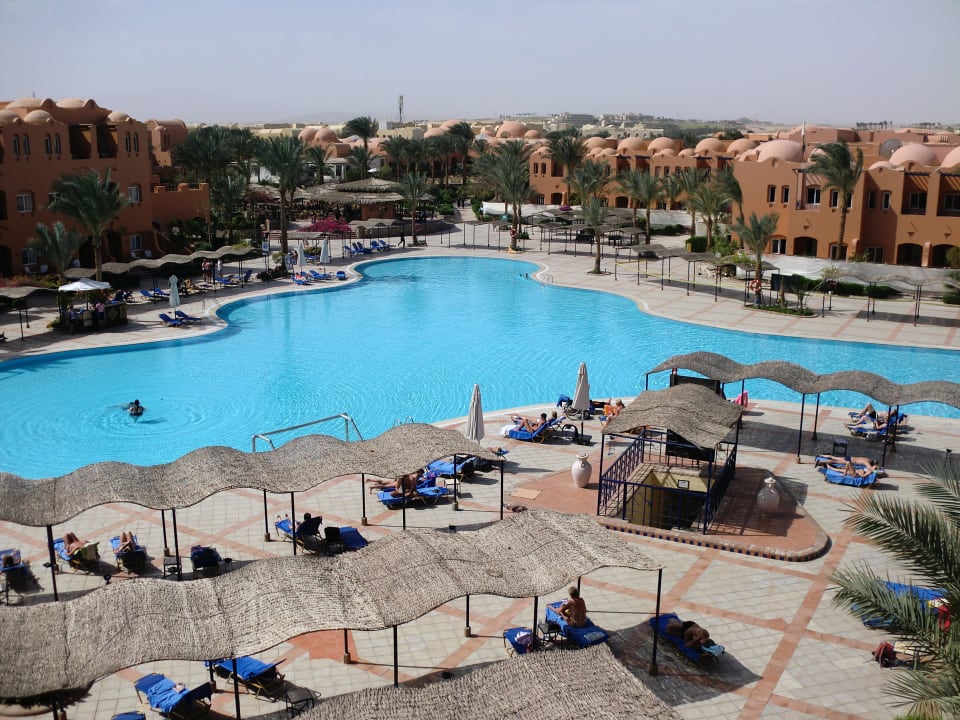 Ausblick aus dem Aufgang zu den Zimmern Jaz Makadi Oasis Resort