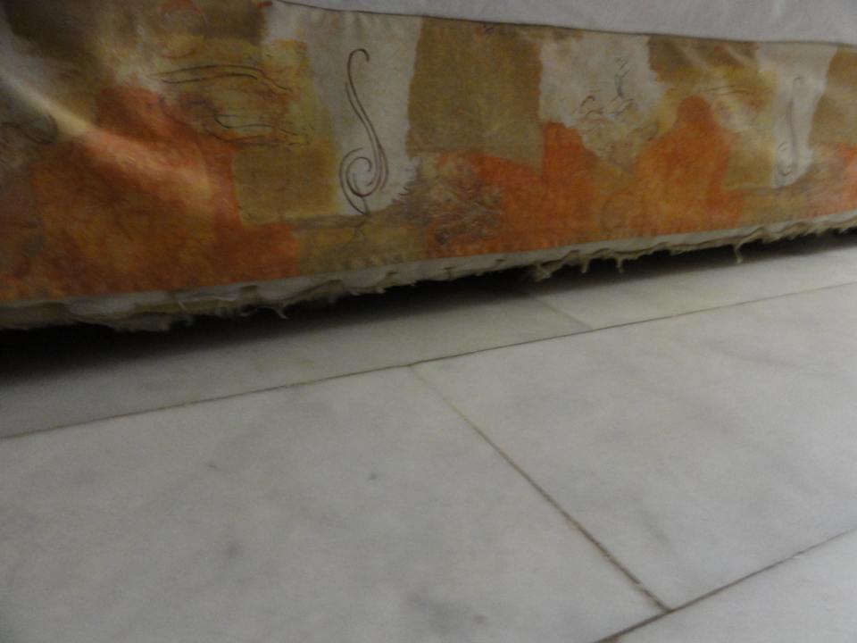 Unterm Bett Semt Luna Beach Hotel