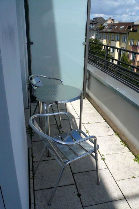 Balkon und etwas Bestuhlung HYPERION Hotel Berlin