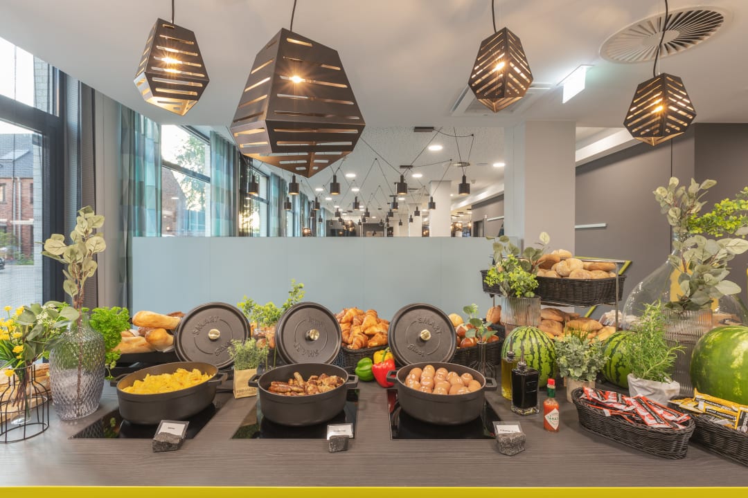 Gastro Holiday Inn - the niu, Seven Dusseldorf Ost