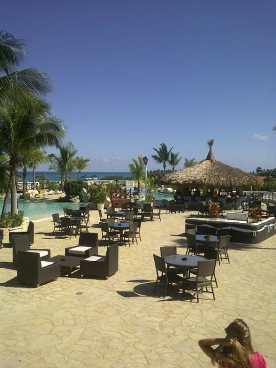 Hauptpool von der Lobby aus fotografiert Cofresi Palm Beach & Spa Resort