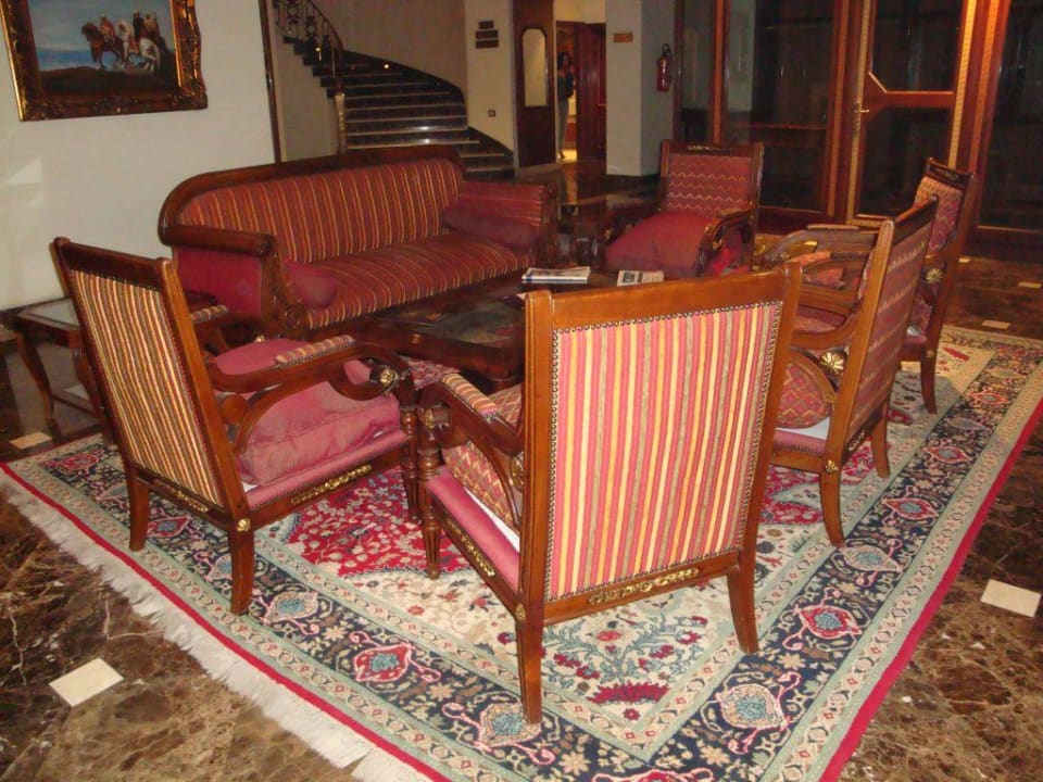 Sitzgelegenheit in der Lobby Hotel Ramada Fes