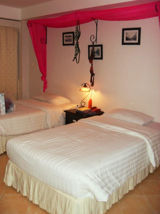 Кровати The Old Phuket - Karon Beach Resort