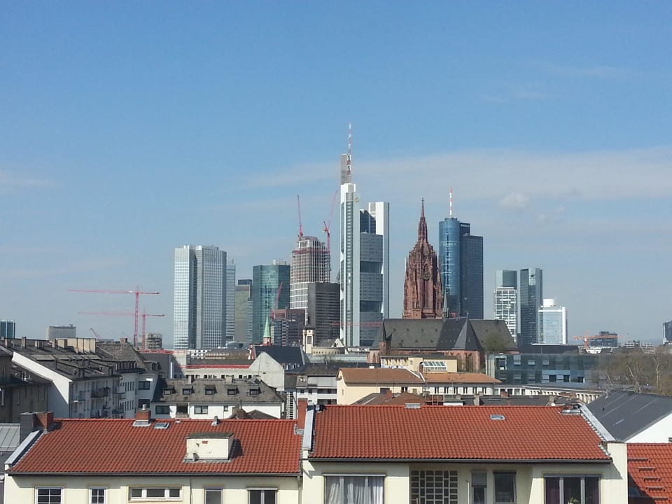 Blick auf Skyline vom Tagungsraum aus Flemings Hotel Frankfurt Main-Riverside