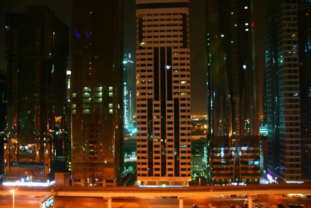 Ausblick aus unserem Hotelzimmer 13. Stockwerk Towers Rotana