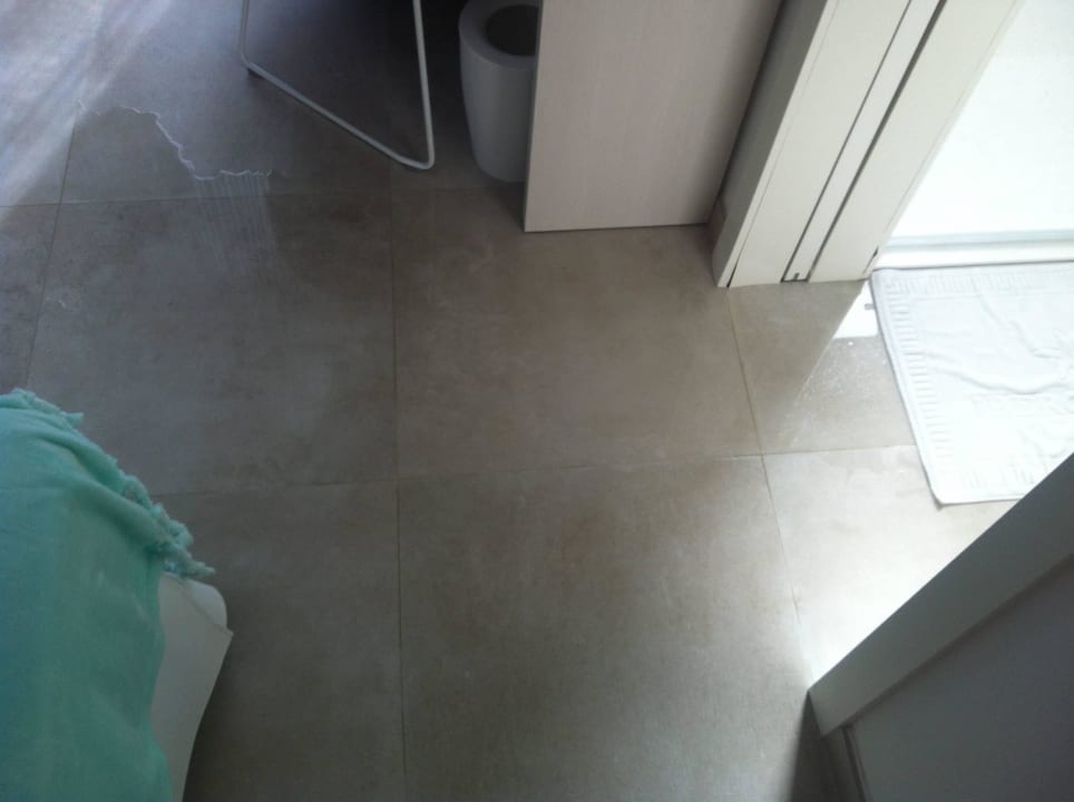 015 nach jedem Mal duschen.Mangel in allen Zimmern Iberostar Selection Santa Eulalia Ibiza