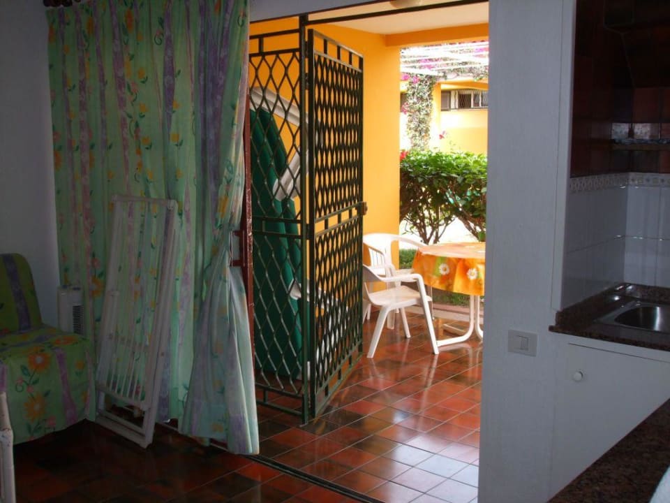 Blick zur Terrasse Artemisa Gay Bungalows