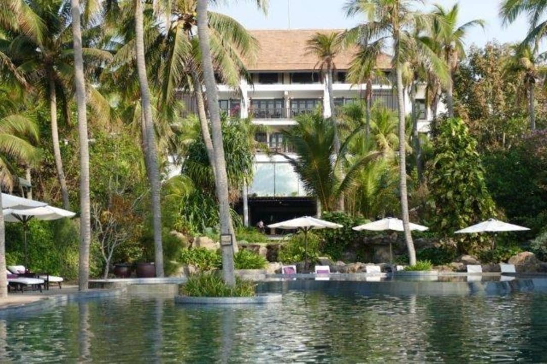 Schöner und auch großer gepflegter Pool Anantara Mui Ne Resort & Spa