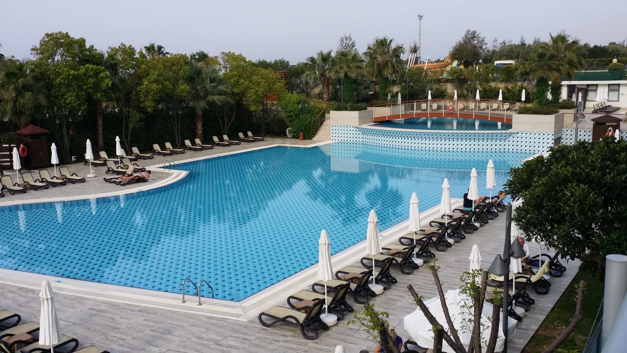 Ein riesiger Pool Commodore Elite Suites & Spa - Adults only