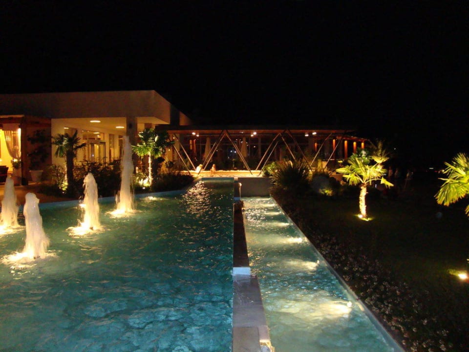 Wasserspiel mit Beleuchtung alltoura Club Hotel Poseidon Palace