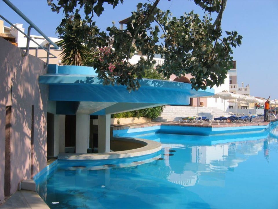 Die nie geöffnete Poolbar Fodele Beach & Water Park Holiday Resort