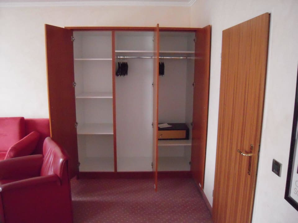 Schrank mit Safe Hotel Vorbach