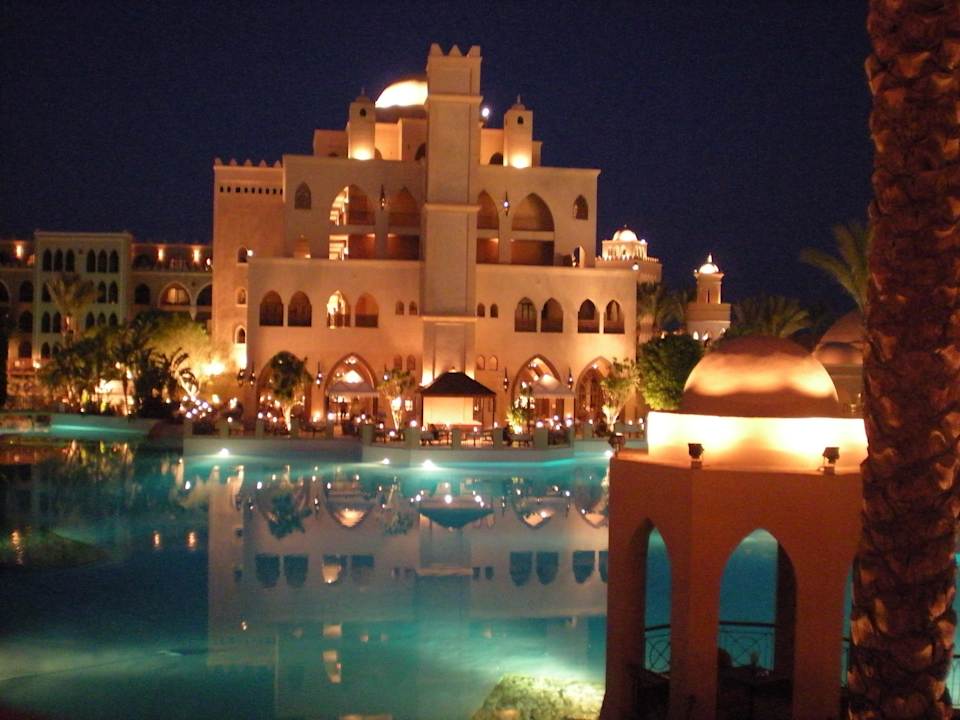 Pool bei Nacht Makadi Palace