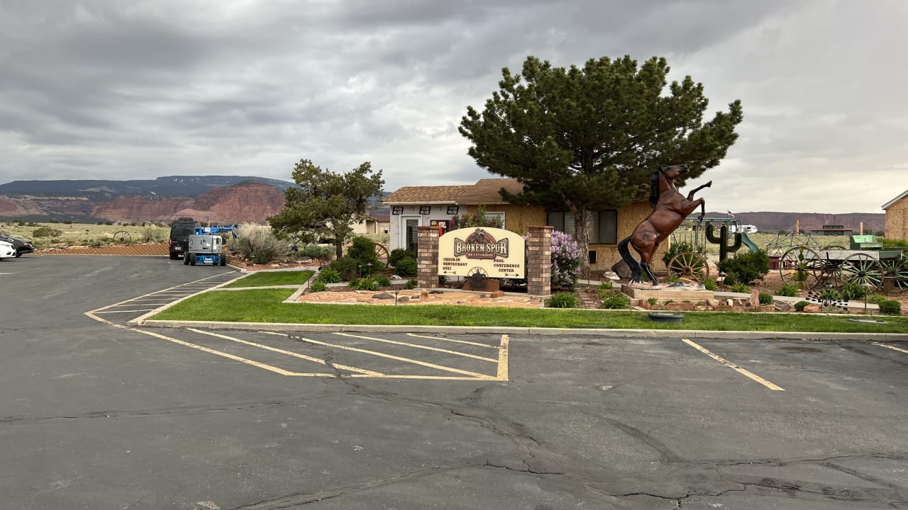 Außenansicht Broken Spur Inn & Steakhouse