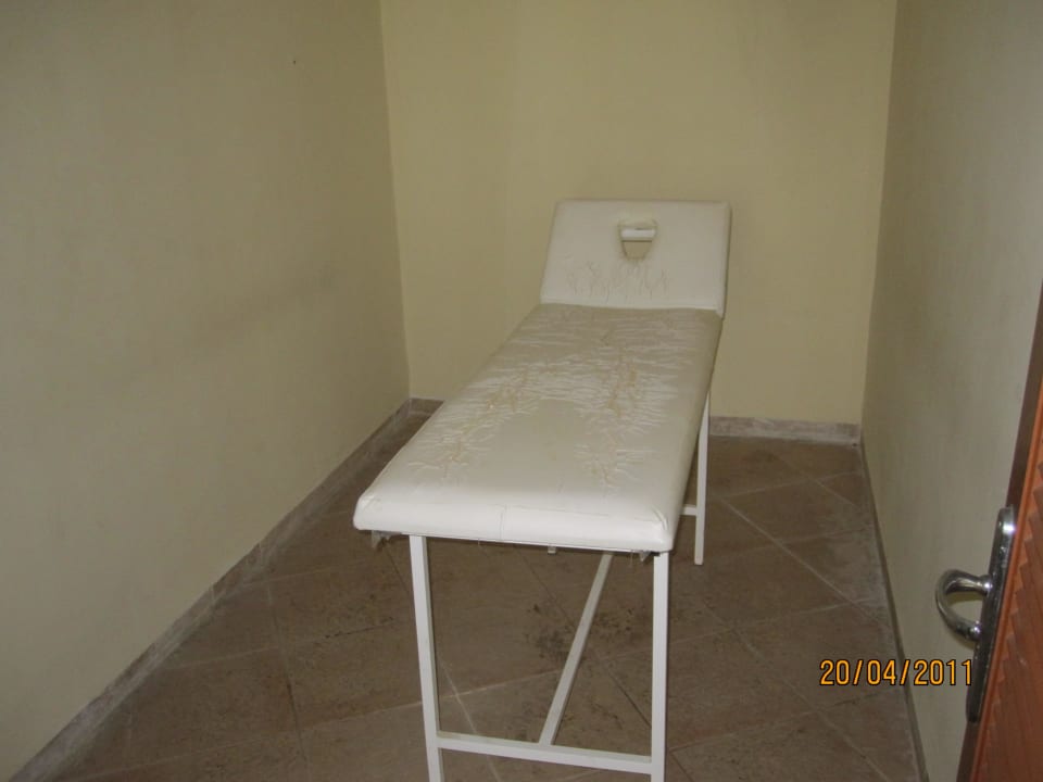 Folter Massage Liege im Spa Bereich Ruspina Beach Resort