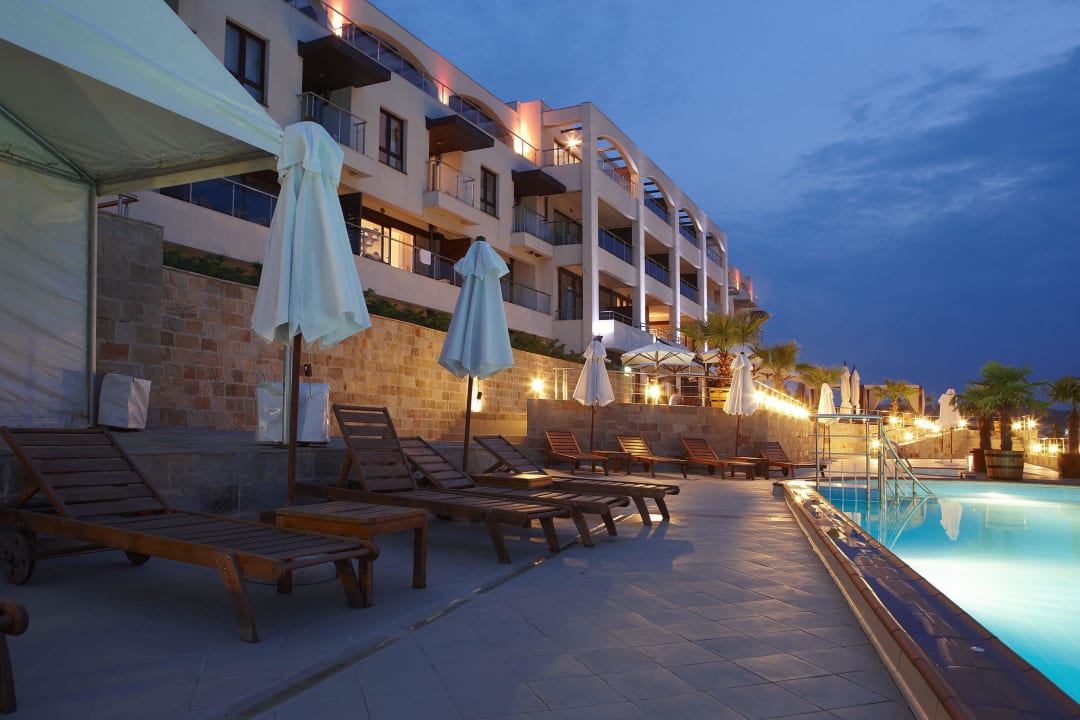 Ночное осветление отеля Офир Ofir Luxury Apartments