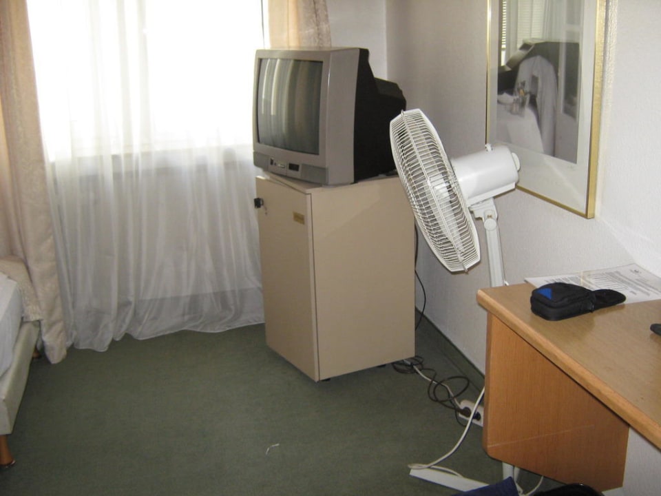 Zimmer mit Tv und Minibar Hotel Astoria