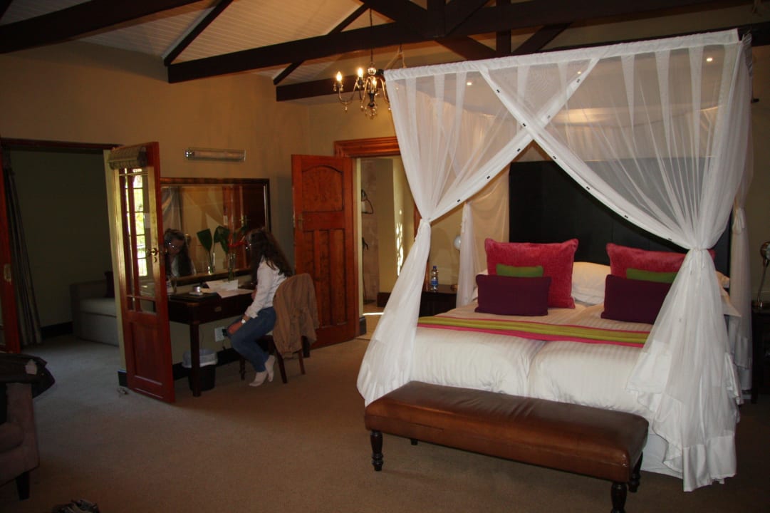 Bett mit Mückenschutz  Hotel Woodall Country House