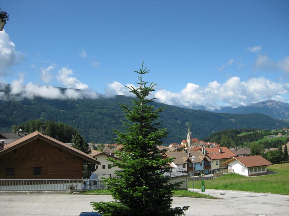 Ausblick vom Balkon auf Ortsmitte Hotel Terentis