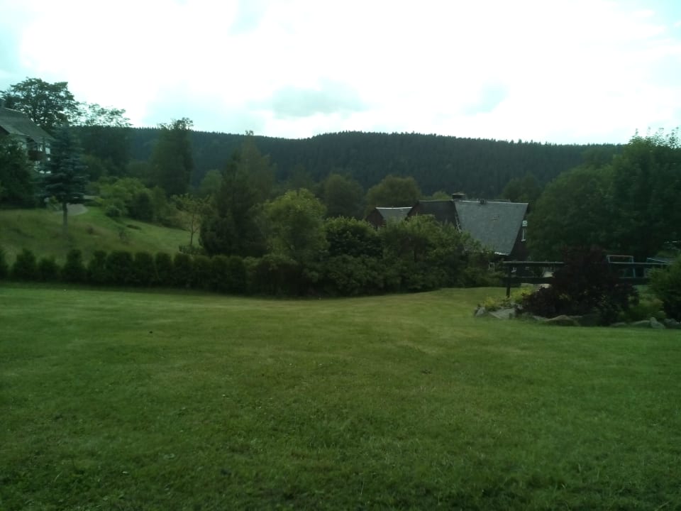 Der schöne Ausblick von der Gaststättenterrasse Naturhotel Gasthof Bärenfels
