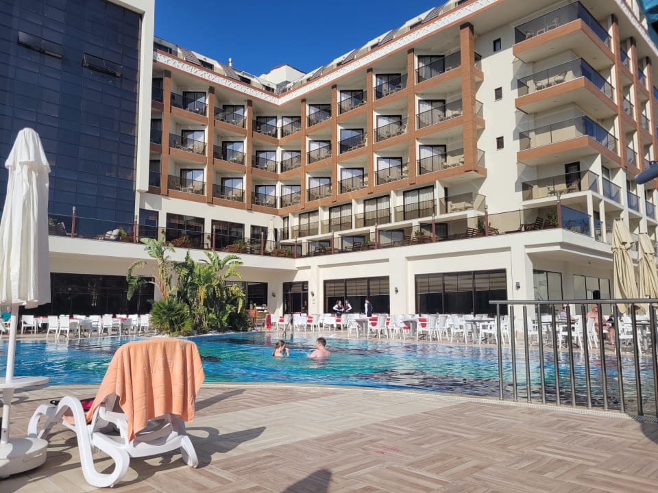 Pool Glamour Resort & Spa