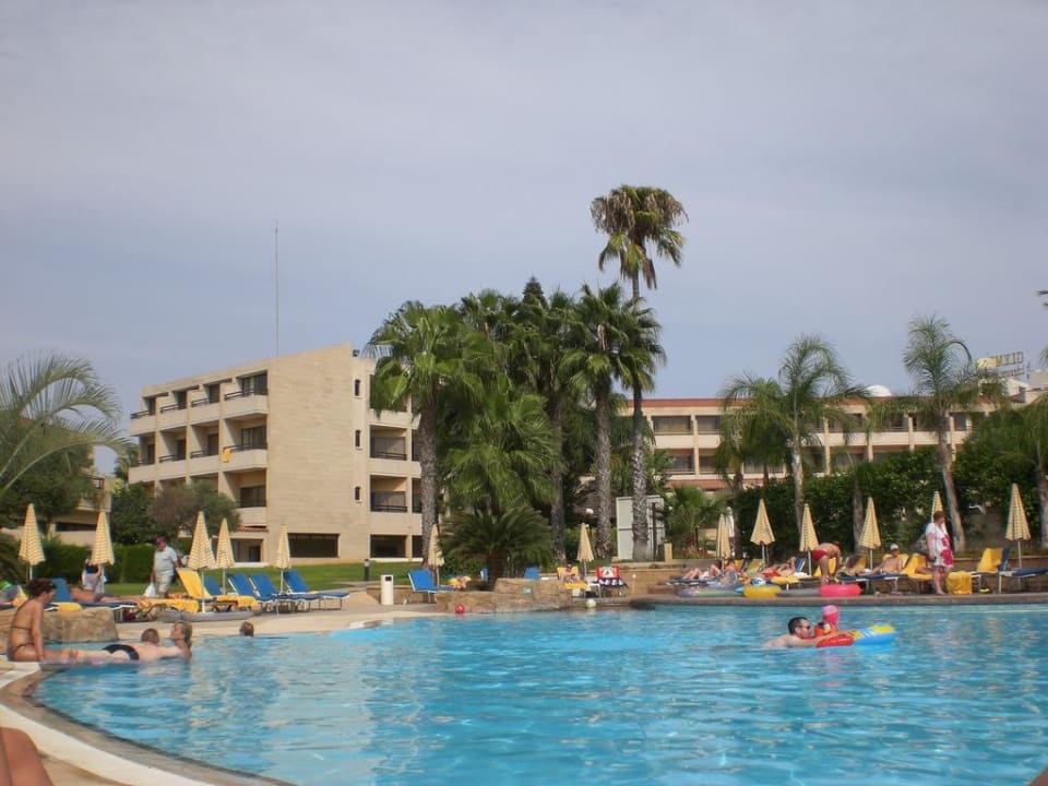 Teil der Poolanlage und Hotel Olympic Lagoon Resort Ayia Napa