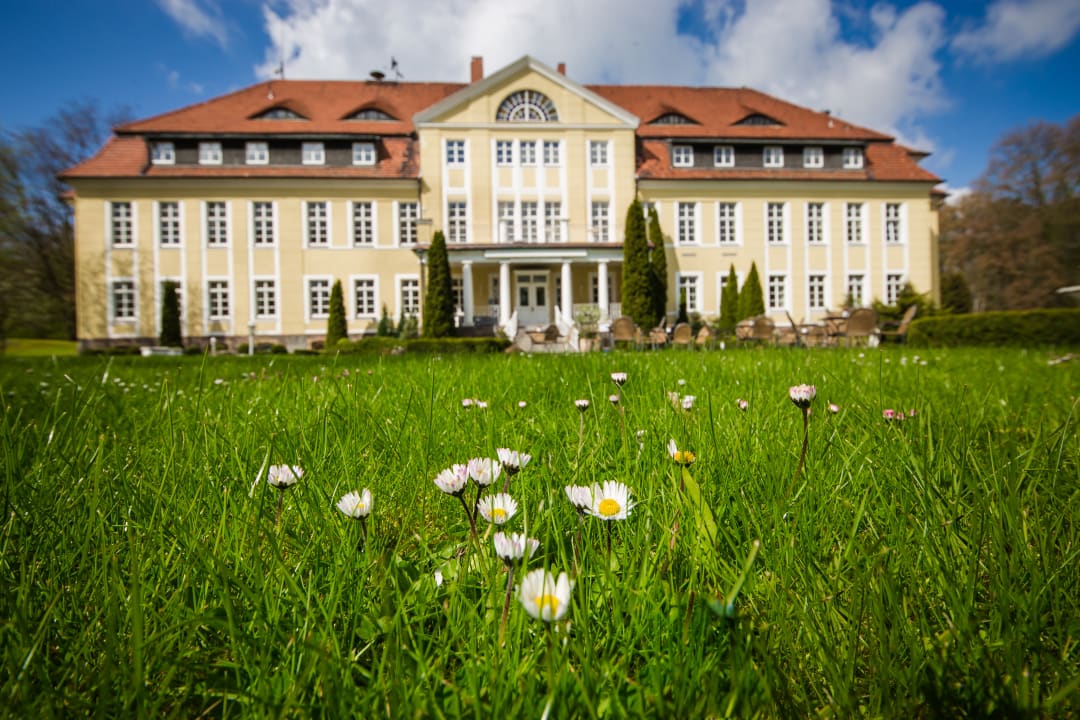 Außenansicht Schloss Wulkow