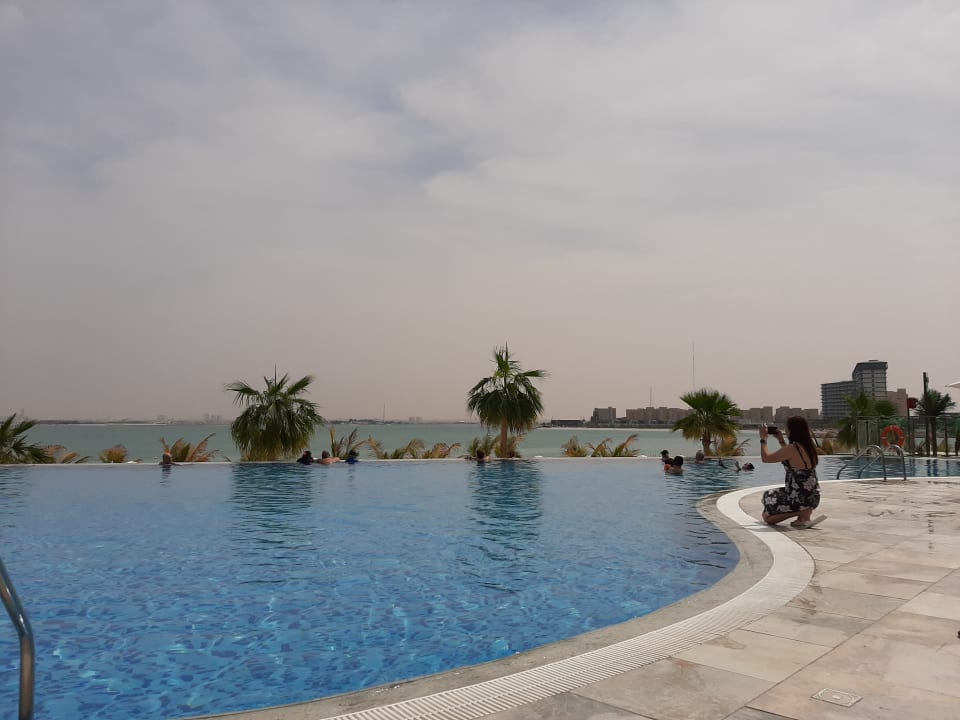 Pool Hampton by Hilton Marjan Island