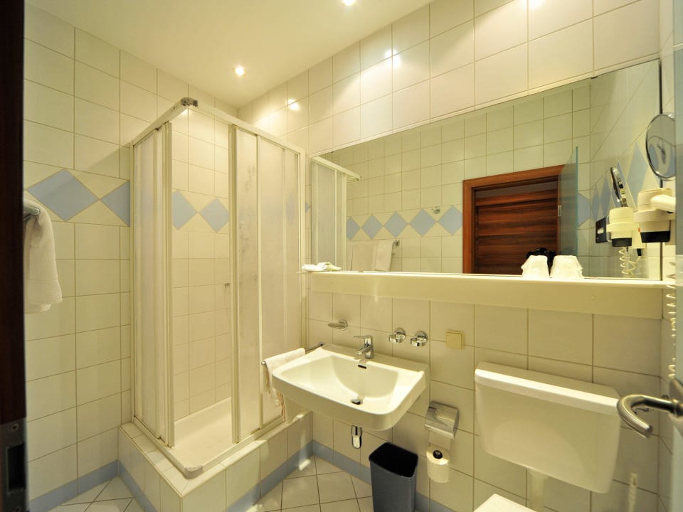 Hotel Ertl Spittal - Badezimmer Hotel Ertl & Mexican Cantina Salud