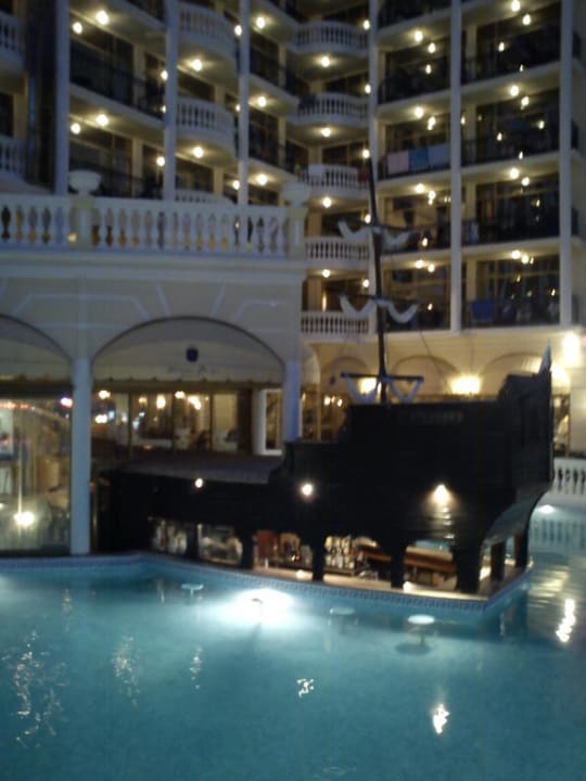 Poolbar Imperial Palace Hotel