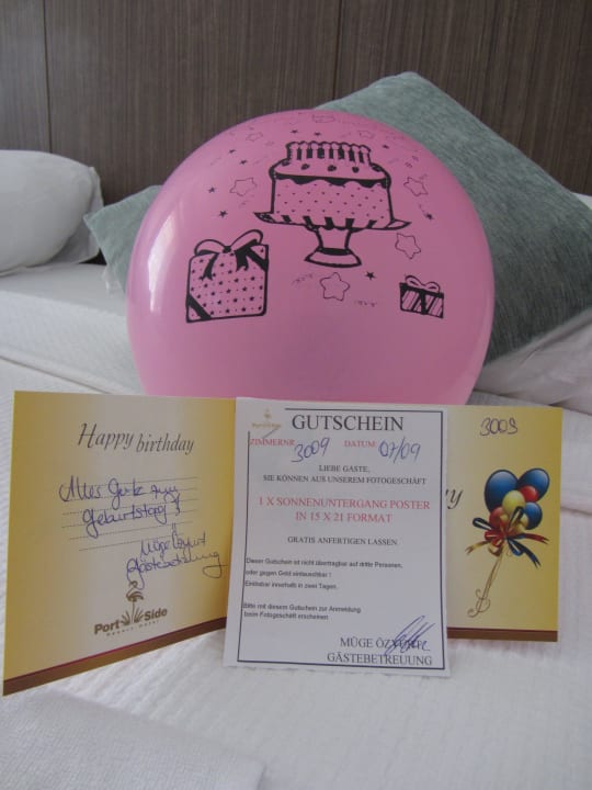 Der Gästebetreuerin Müge hat meine Frau überrascht Port Side Resort Hotel