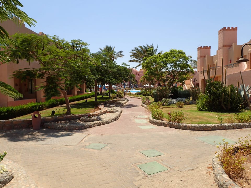 Przejście między budynkani Akassia Swiss Resort